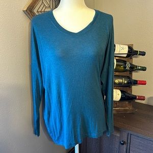 NWOT Cabi Relax Fit Tee SUPER SOFT!